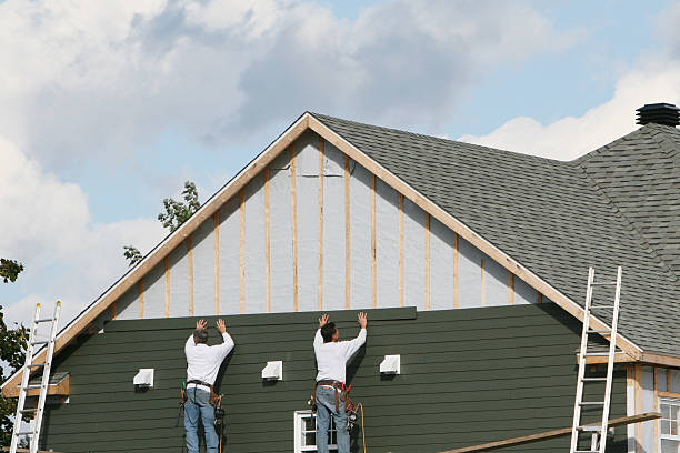 Professional Vinyl Siding technician working in Dunkirk, NY
